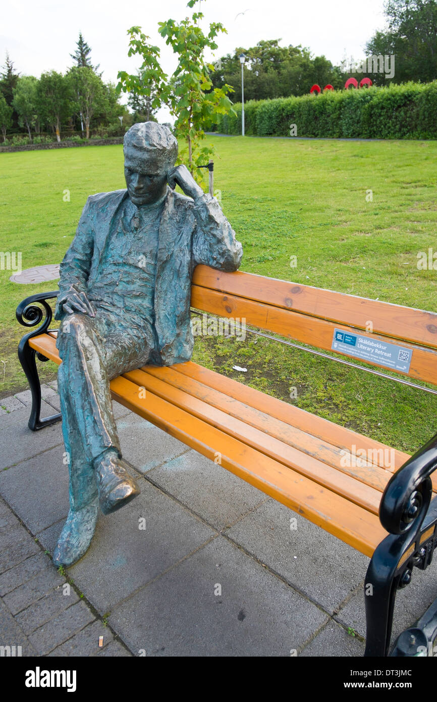 Sprechende Sitzplatz in der Parklandschaft rund um den See (Tjörnin), Reykjavik, Island Stockfoto