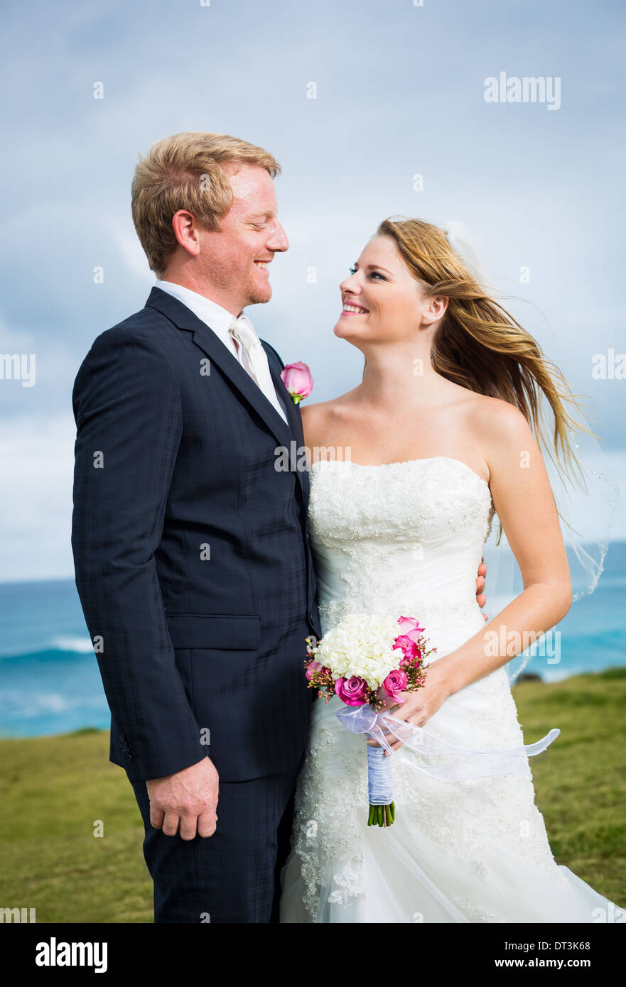 Hochzeitspaar, glücklich romantische Braut und Bräutigam in der Liebe Stockfoto
