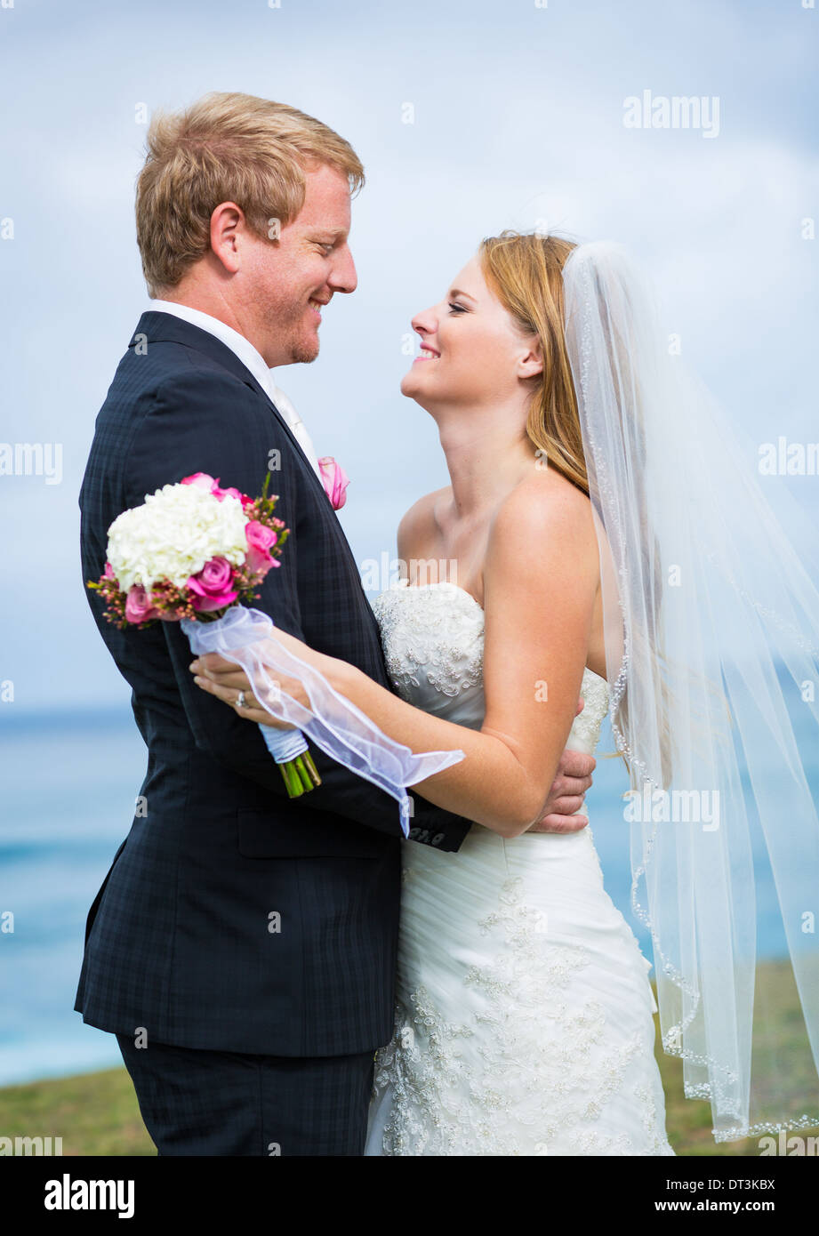 Hochzeitspaar, glückliche romantische Braut und Bräutigam Stockfoto