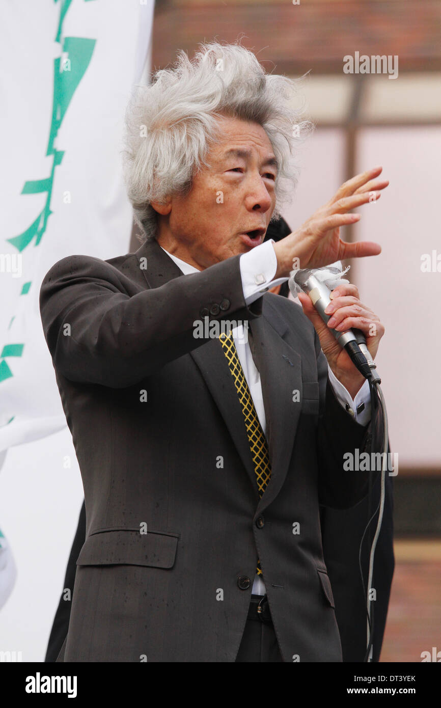Tokio, Japan. 26. Januar 2014. Junichiro Koizumi, ehemaliger Premierminister und ein Verfechter von Morihiro Hosokawa, ein ehemaliger Ministerpräsident und Kandidat der Tokyo Gouverneurswahl, spricht zu den Wählern im Sugamo-Bereich in Tokio auf Sonntag, 26. Januar 2014. © Hiroyuki Ozawa/AFLO/Alamy Live-Nachrichten Stockfoto