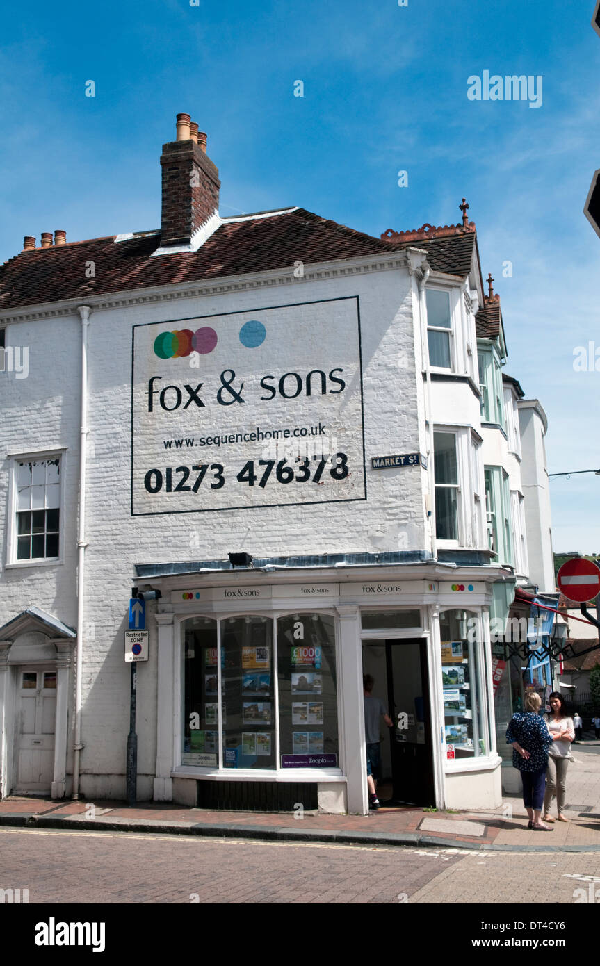 Fox & Söhne Immobilienmakler auf Lewes High Street, England Stockfoto
