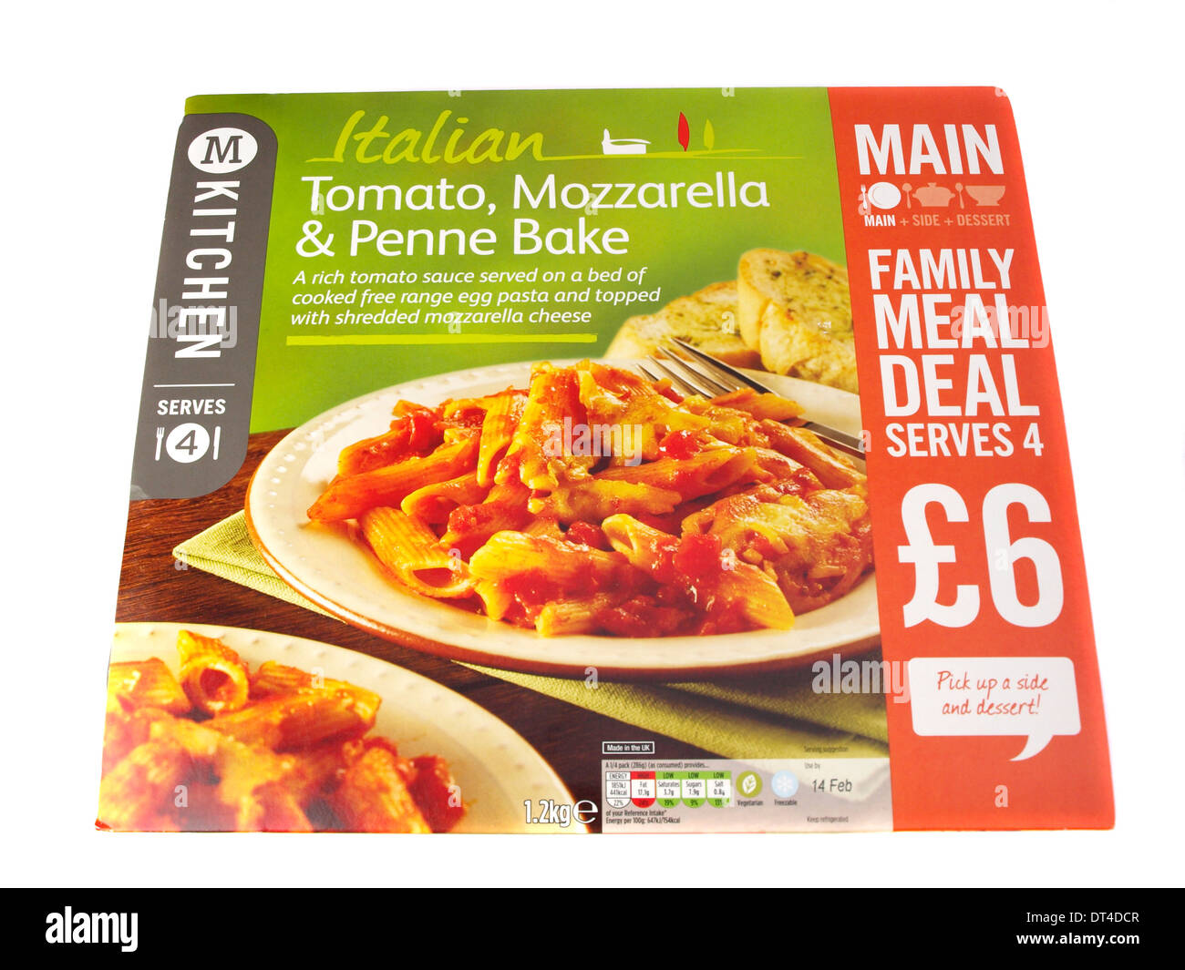 Morrisons bereit, Essen, italienische Tomaten, Mozzarella und Penne Pasta Backen Stockfoto