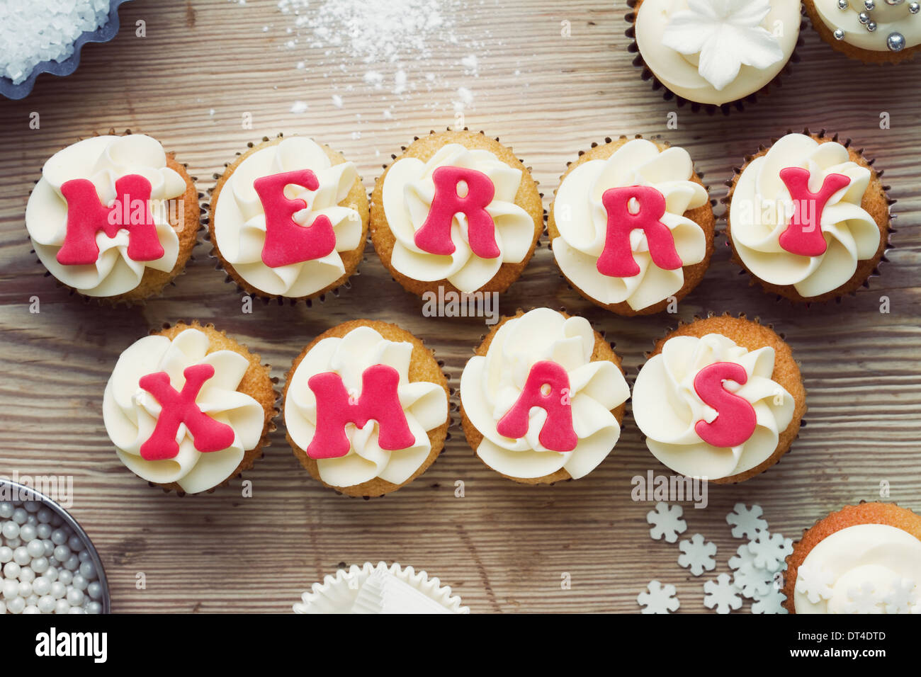 Cupcakes mit einem Gruß zu Weihnachten Stockfoto