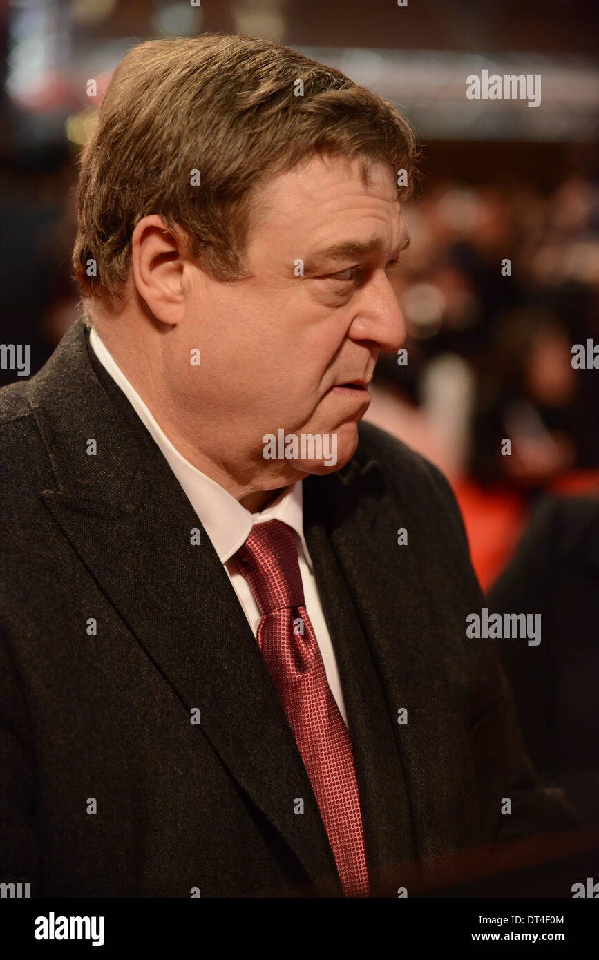 BERLIN, Deutschland, 8. Februar 2014. John Goodman besucht die "The Monuments Men" Premiere auf den 64. jährlichen Berlinale International Film Festival im Berlinale-Palast am 8. Februar 2014 in Berlin, Deutschland. Bildnachweis: Janne Tervonen/Alamy Live-Nachrichten Stockfoto