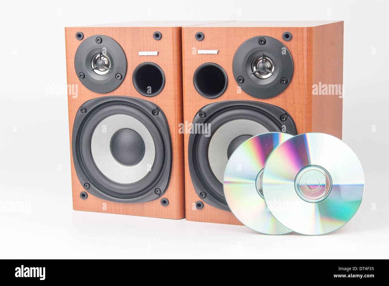 Holz-sound-Lautsprecher isoliert auf weißem Hintergrund Stockfoto