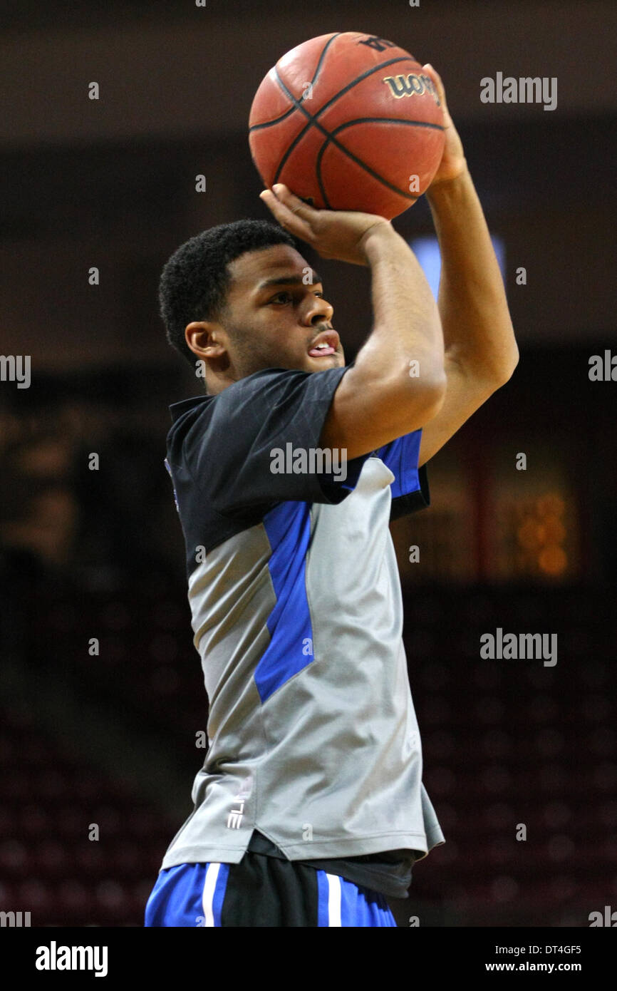 Chestnut Hill, Massachusetts, USA. 8. Februar 2014. 8. Februar 2014; Duke Blue Devils guard Quinn Cook (2) Aufwärmen vor der NCAA Basketball-Spiel zwischen dem Duke Blue Devils und Boston College Eagles im Conte Forum. Anthony Nesmith/CSM/Alamy Live-Nachrichten Stockfoto
