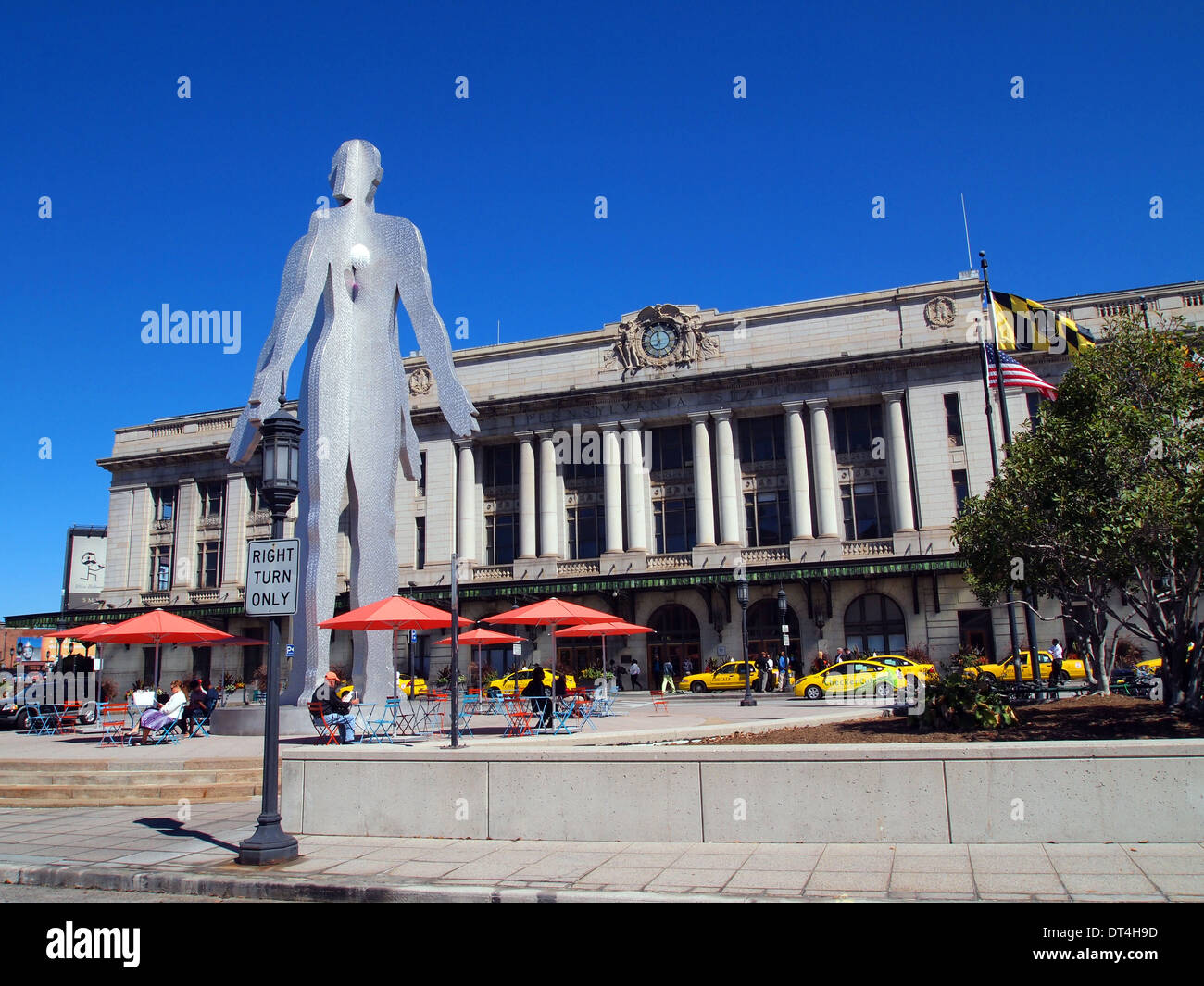 Männlich/weiblich Skulptur außerhalb Pennsylvania Bahnhof, Baltimore, Maryland, USA Stockfoto