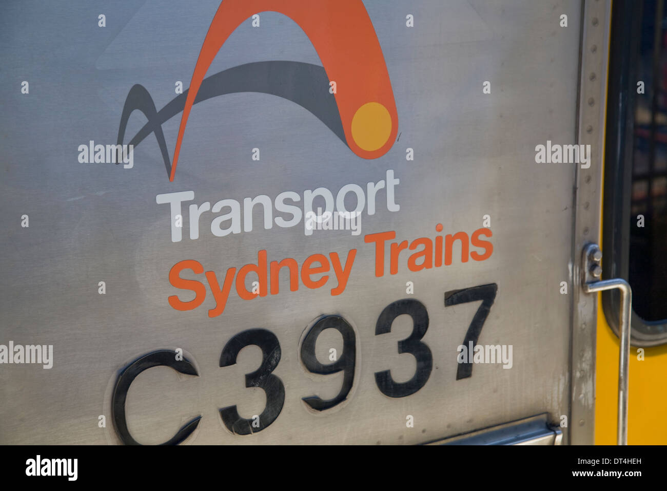 Als Sydney Züge Railcorp ersetzt, da der Name des New south öffentliche Bahnbetreiber Wales, brachte es auch in ein neues logo Stockfoto