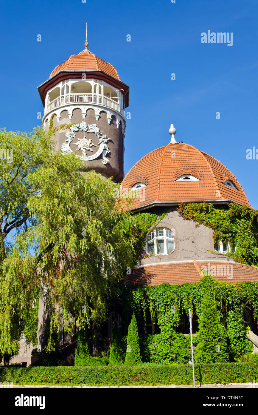 Alte deutsche Wasserturm - Wahrzeichen der Stadt Svetlogorsk (bis 1946 Rauschen). Oblast Kaliningrad, Russland Stockfoto