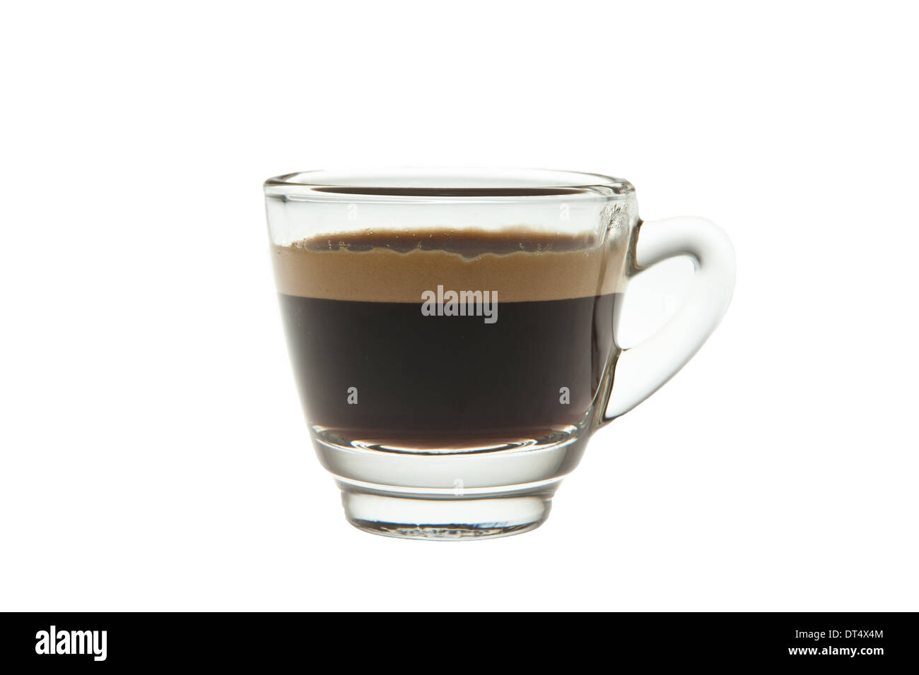 Espresso im Glas isoliert auf weiss gedreht Stockfoto