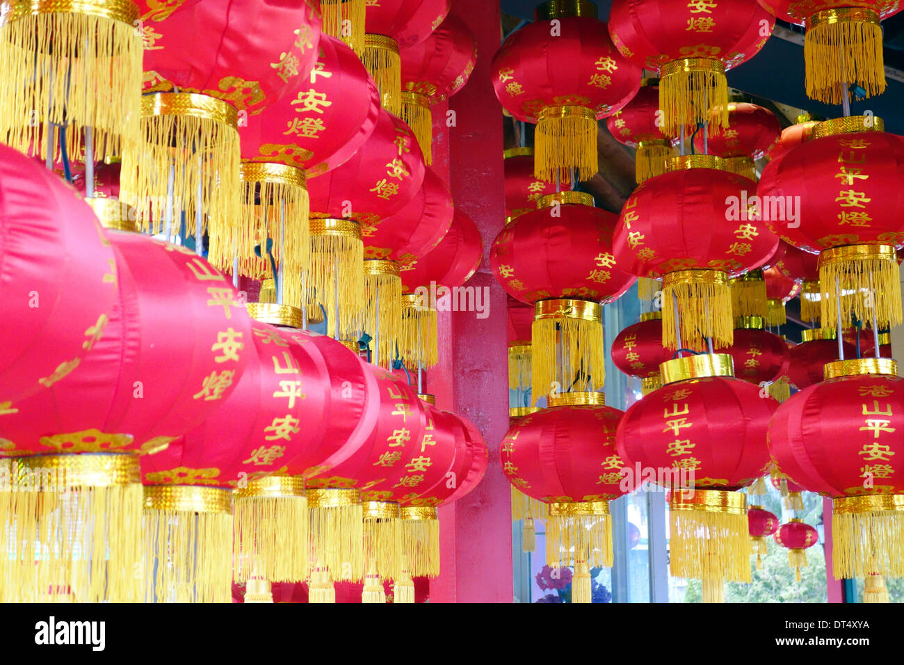 Rote Laternen in einem chinesischen buddhistischen Tempel außerhalb von Toronto, Kanada Stockfoto