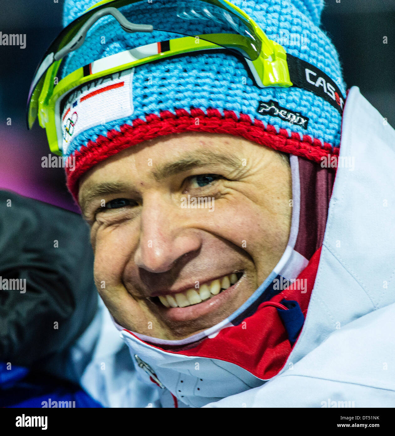 Sotschi, Krasnodar Krai, Rußland. 8. Februar 2014. . Gewinner der Goldmedaille (gleich die meisten Medaillen im Winter Olympische Geschichte) Ole Einar BJOERNDALEN (NOR) nach die Männer Biathlon 10km Sprint bei der Laura-Langlauf &amp; Biathlonzentrum - XXII Olympische Winterspiele Stockfoto