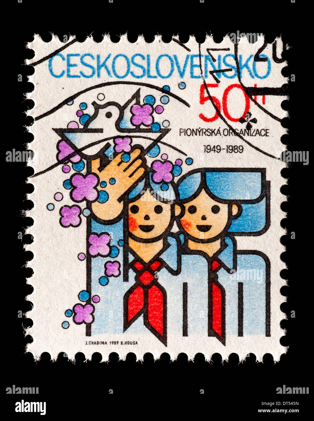 Briefmarke aus der Tschechoslowakei mit Jugendlichen, zum 40. Jahrestag der Pioniere Organisation ausgestellt. Stockfoto
