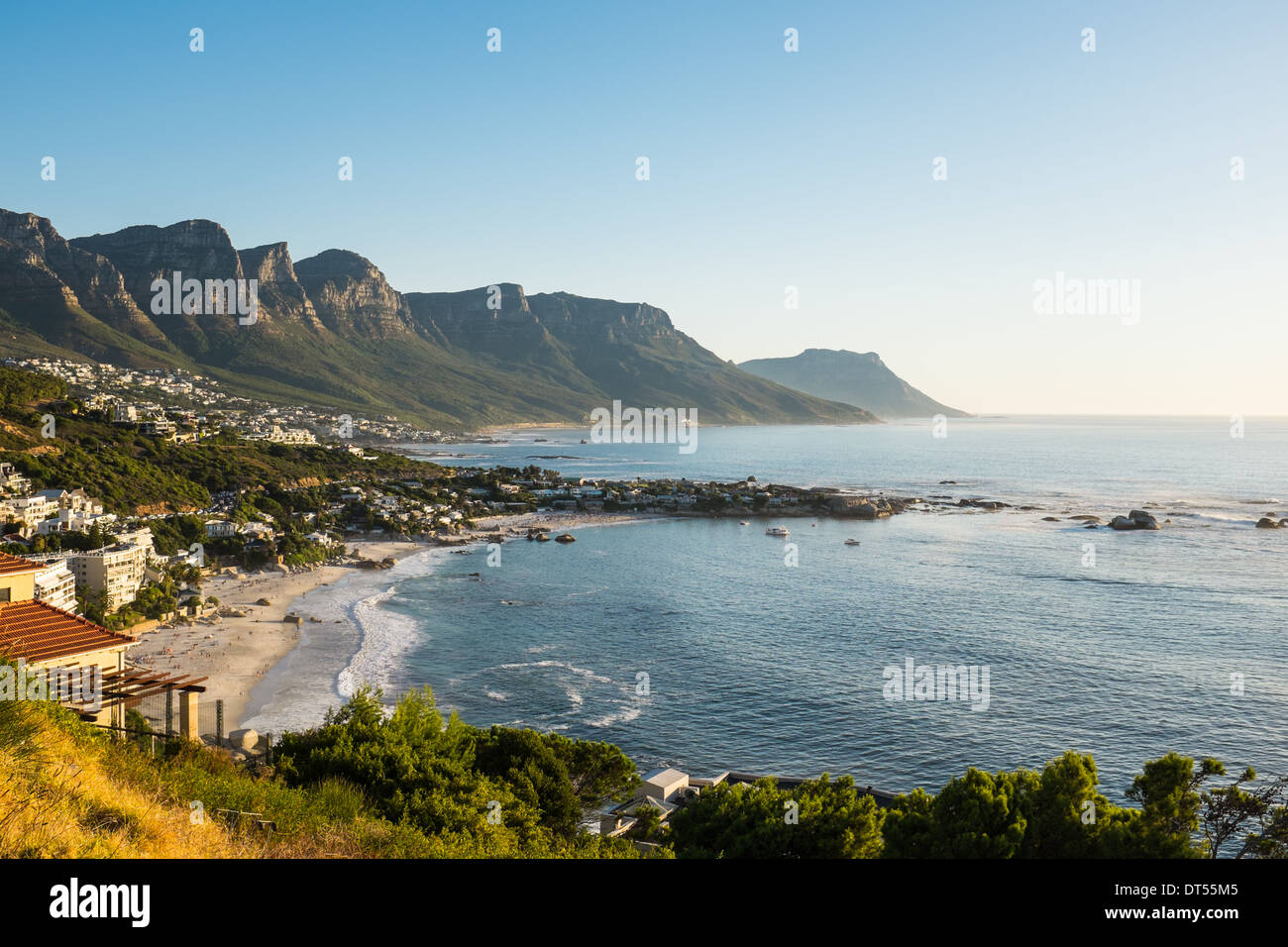 Clifton Beach & zwölf 12 Apostel, Cape Town, Südafrika. Stockfoto