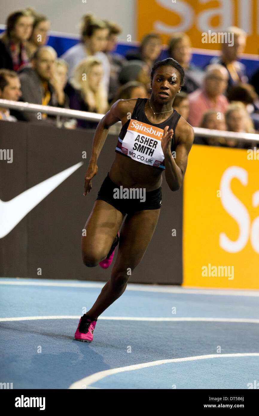 Sheffield, UK. 9. Februar 2014. Dina ASHER-SMITH Gewinner des Frauen-200 m Finale, Sainsbury britischen Leichtathletik-Hallenmasters am English Institute of Sport (EIS), Sheffield, England, UK. Bildnachweis: Simon Balson/Alamy Live-Nachrichten Stockfoto