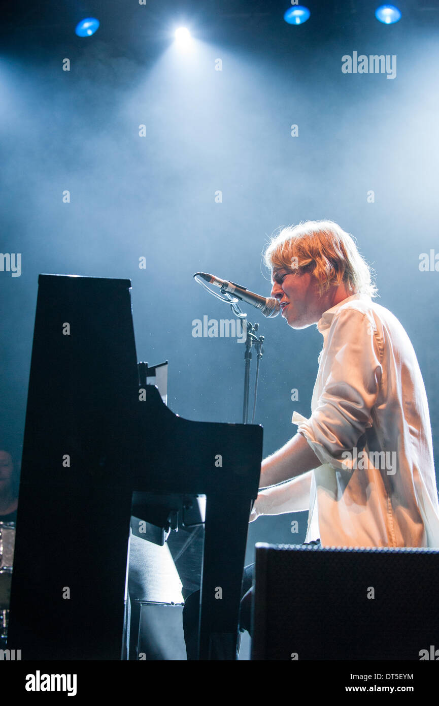 Wolverhampton, England, UK. 9. Februar 2014. Tom Odell in Wolverhampton Civic Hall Kredit: Jane Williams/Alamy leben Nachrichten Stockfoto