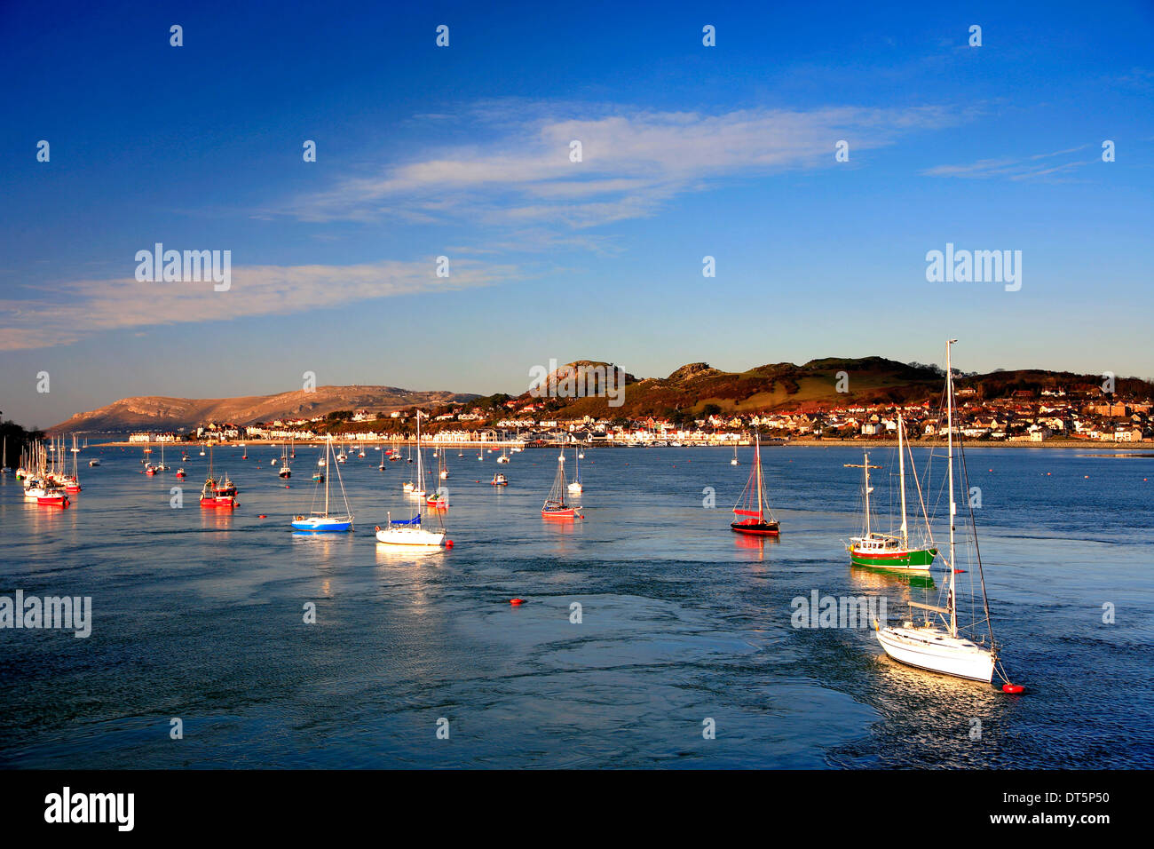 Boote in Afon Conwy, Conwy Town, Conwy, Snowdonia-Nationalpark, Wales, UK Stockfoto
