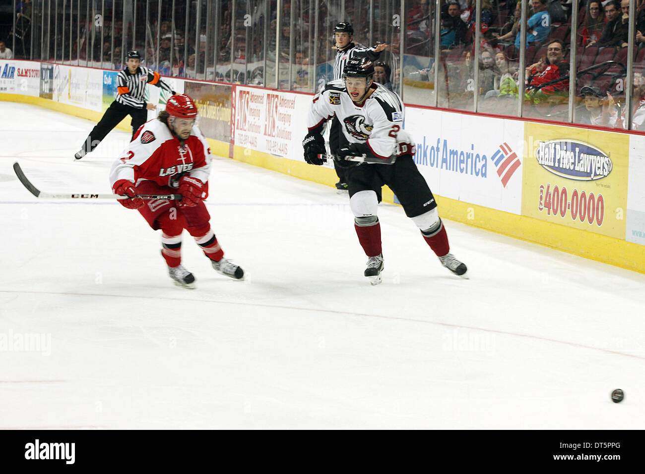 Las Vegas, Nevada, USA. 9. Februar 2014. Las Vegas Wranglers Gesichter Aufrechnung gegen Bakersfield Condors während ihrer ECHL Eishockey-Spiel am 9. Februar 2014 in der Orleans Arena in Las Vegas, Nevada © Marcel Thomas/ZUMAPRESS.com/Alamy Live-Nachrichten Stockfoto