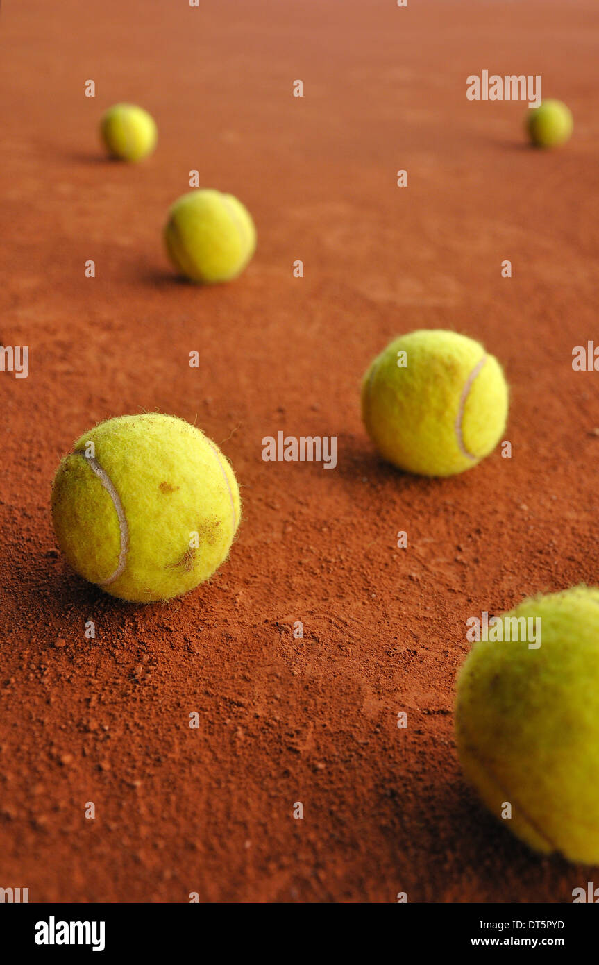 Auf Platz sechs Tennisbälle Stockfoto