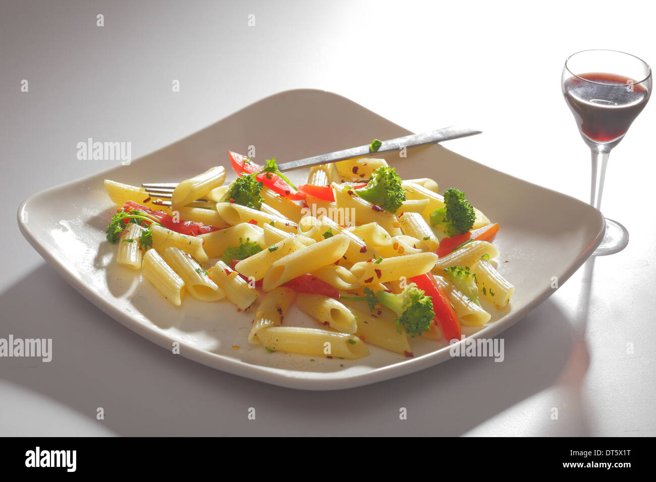 Pasta ist ein Sammelbegriff für italienische Varianten von Nudeln Stockfoto