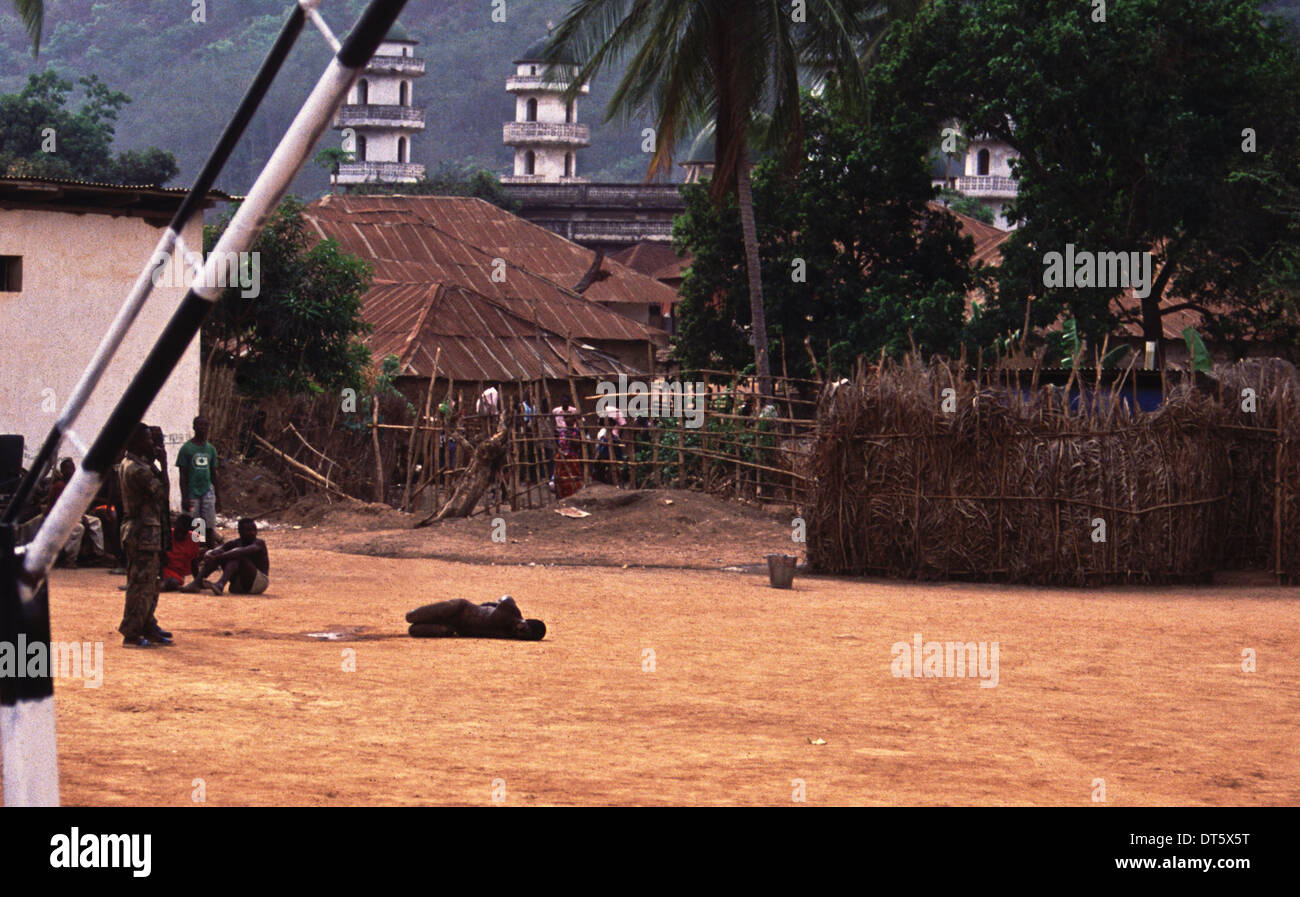 Gefangener von Regierungssoldaten in Sierra Leone zu Tode geprügelt Stockfoto