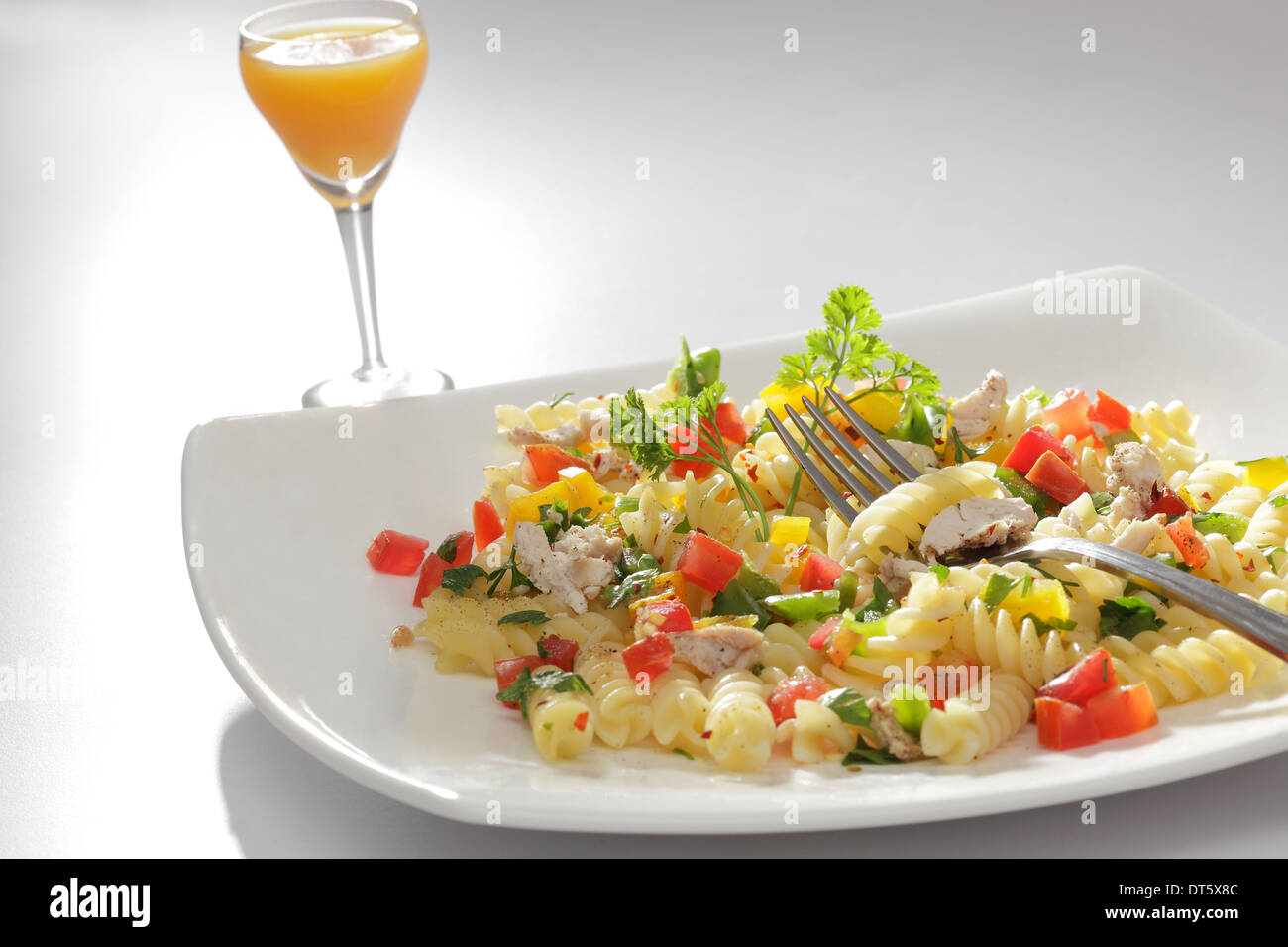 Pasta ist ein Sammelbegriff für italienische Varianten von Nudeln Stockfoto