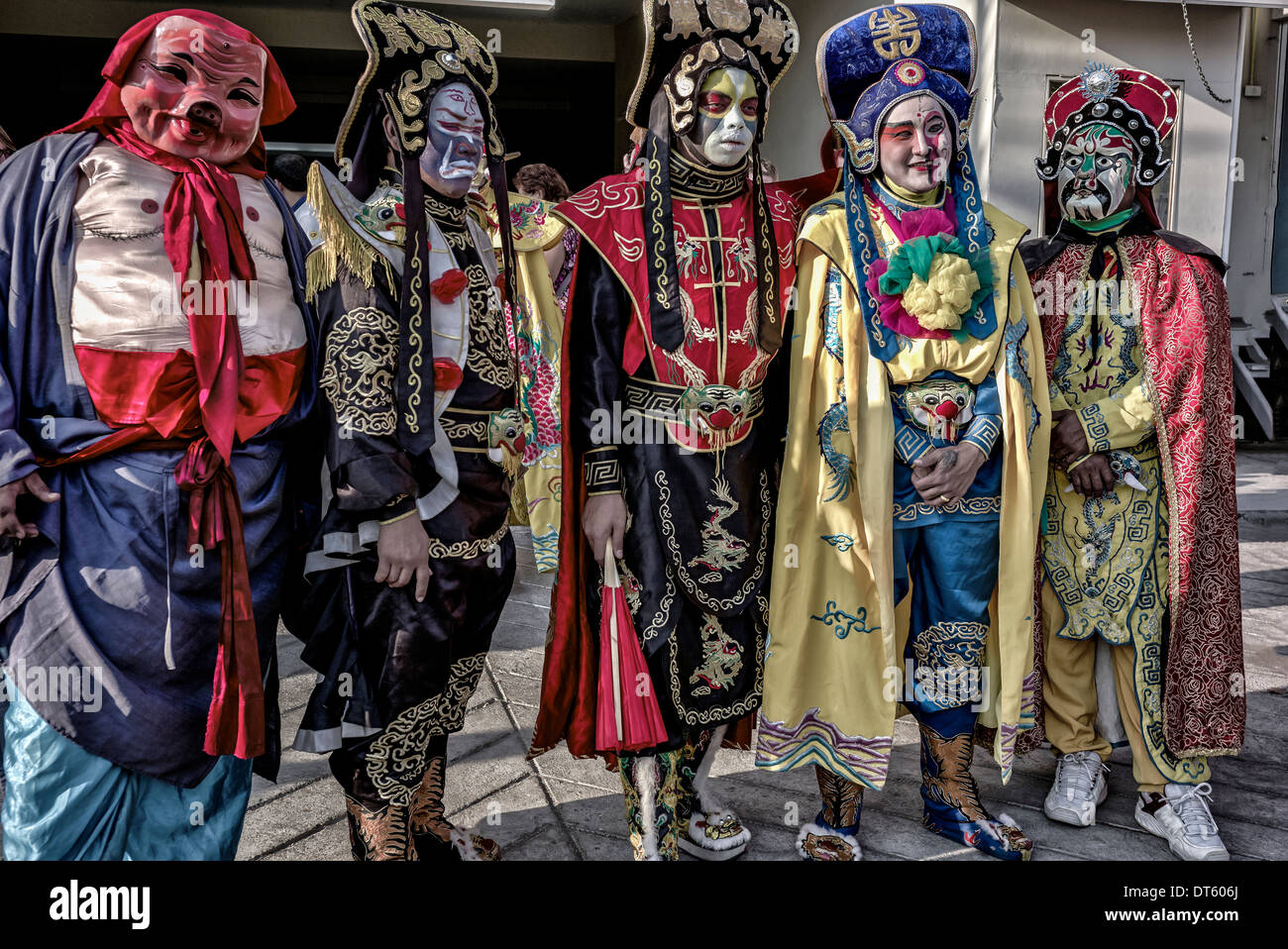 Chinesische Neujahrsunterhalter in traditioneller Tracht. Thailand S. E. Asien Stockfoto