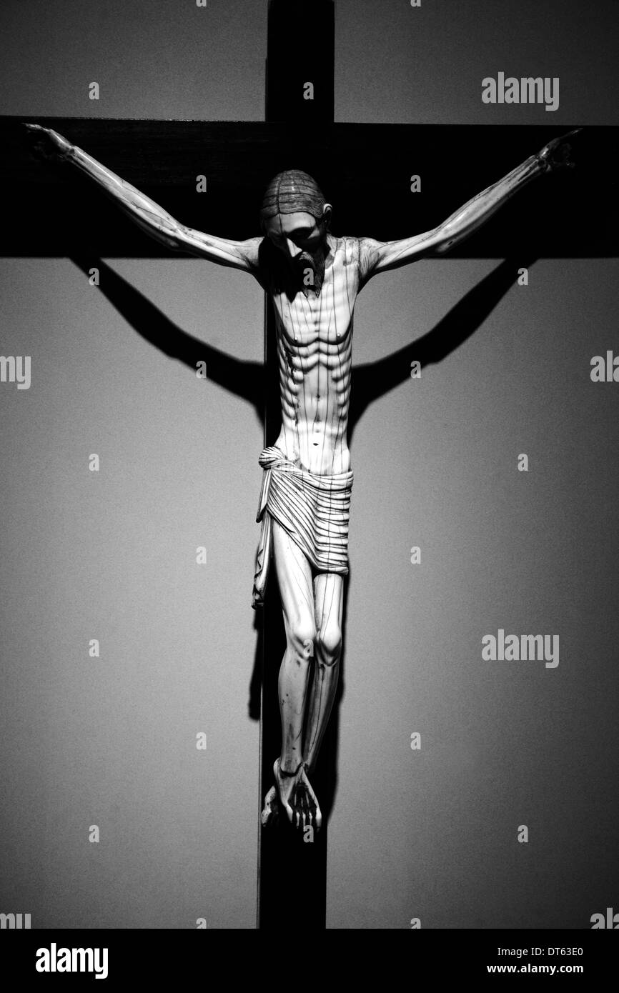 Hölzerne Kreuzigung von Jesus Christus, Frederic Mares Museum, Barcelona, Spanien. Stockfoto