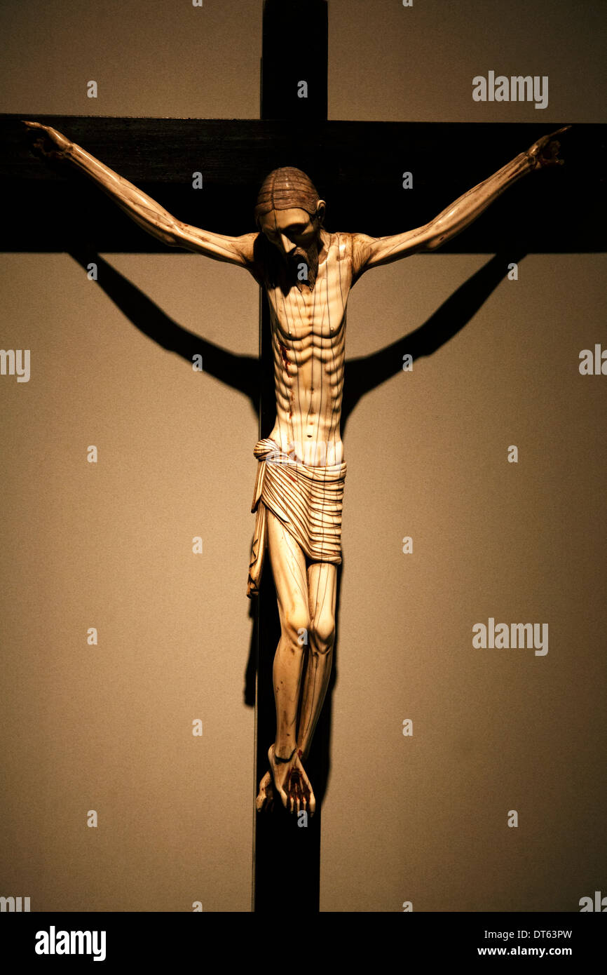 Hölzerne Kreuzigung von Jesus Christus, Frederic Mares Museum, Barcelona, Spanien. Stockfoto