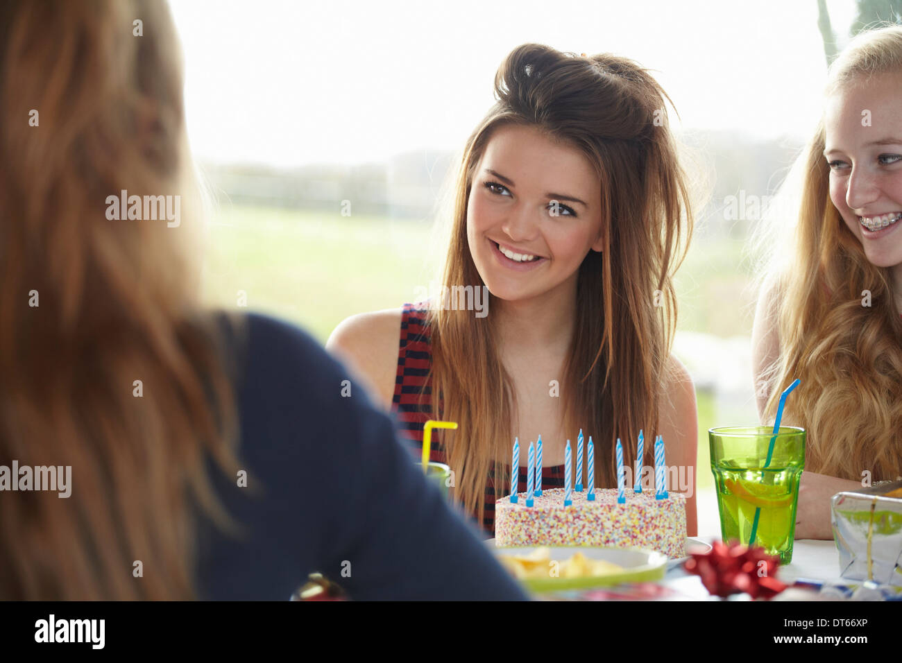 Gruppe teenager freunde Fotos und Bildmaterial in hoher Auflösung Alamy