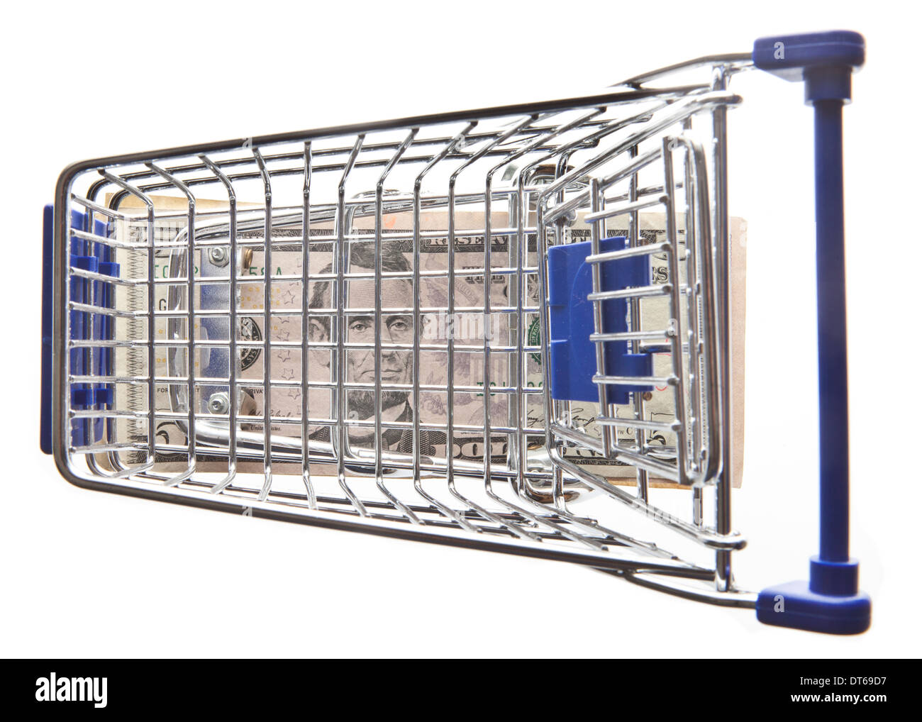 Warenkorb und US-Dollar isoliert auf weiss Stockfoto