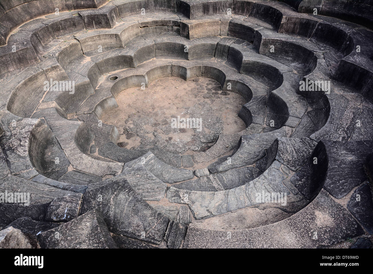 Ruinen von Lotus-Teich In Polonnaruwa Stockfoto