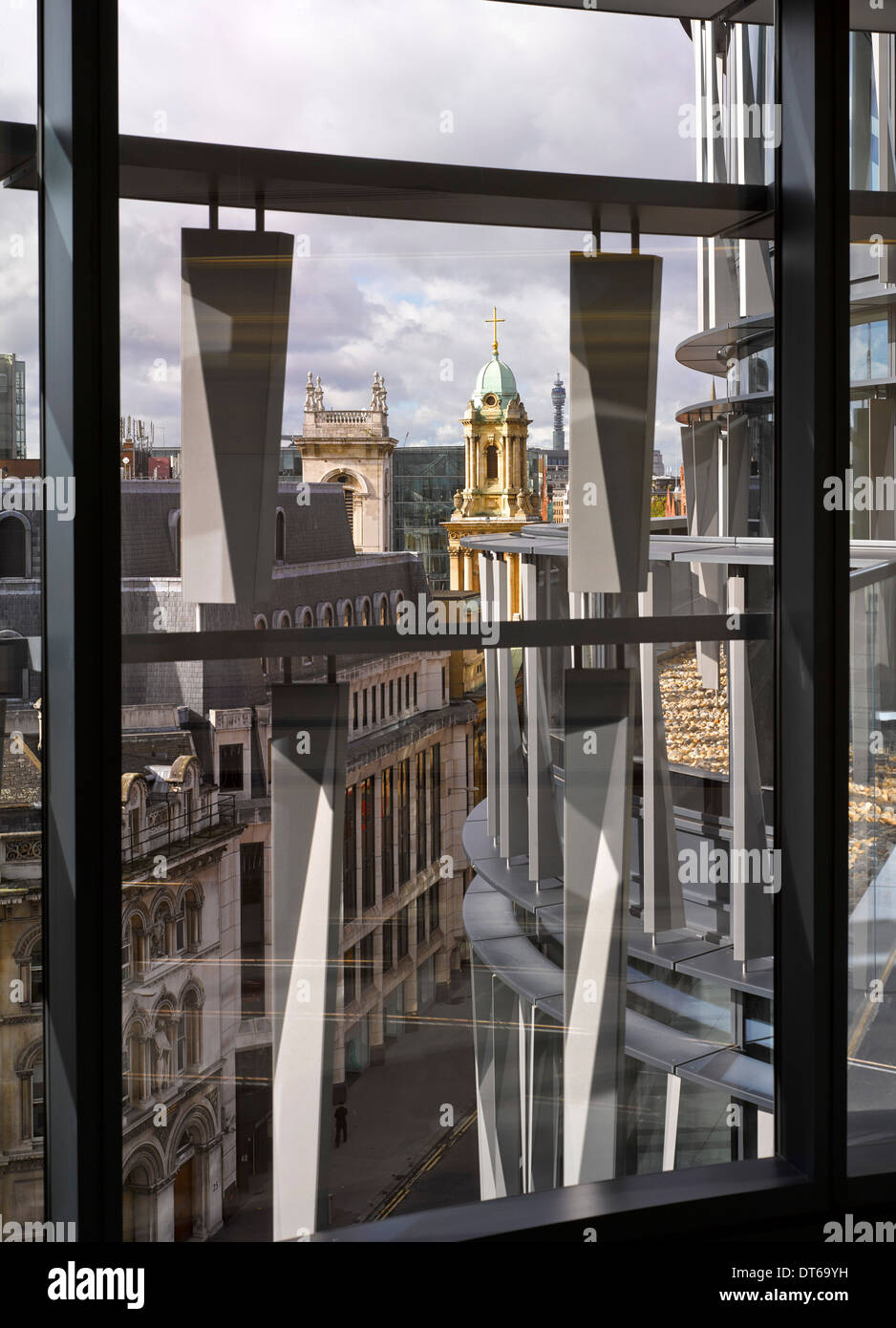 60 London, London, Vereinigtes Königreich. Architekt: Kohn Pedersen Fox Associates (KPF), 2014. Detail der Fassade von innen. Stockfoto