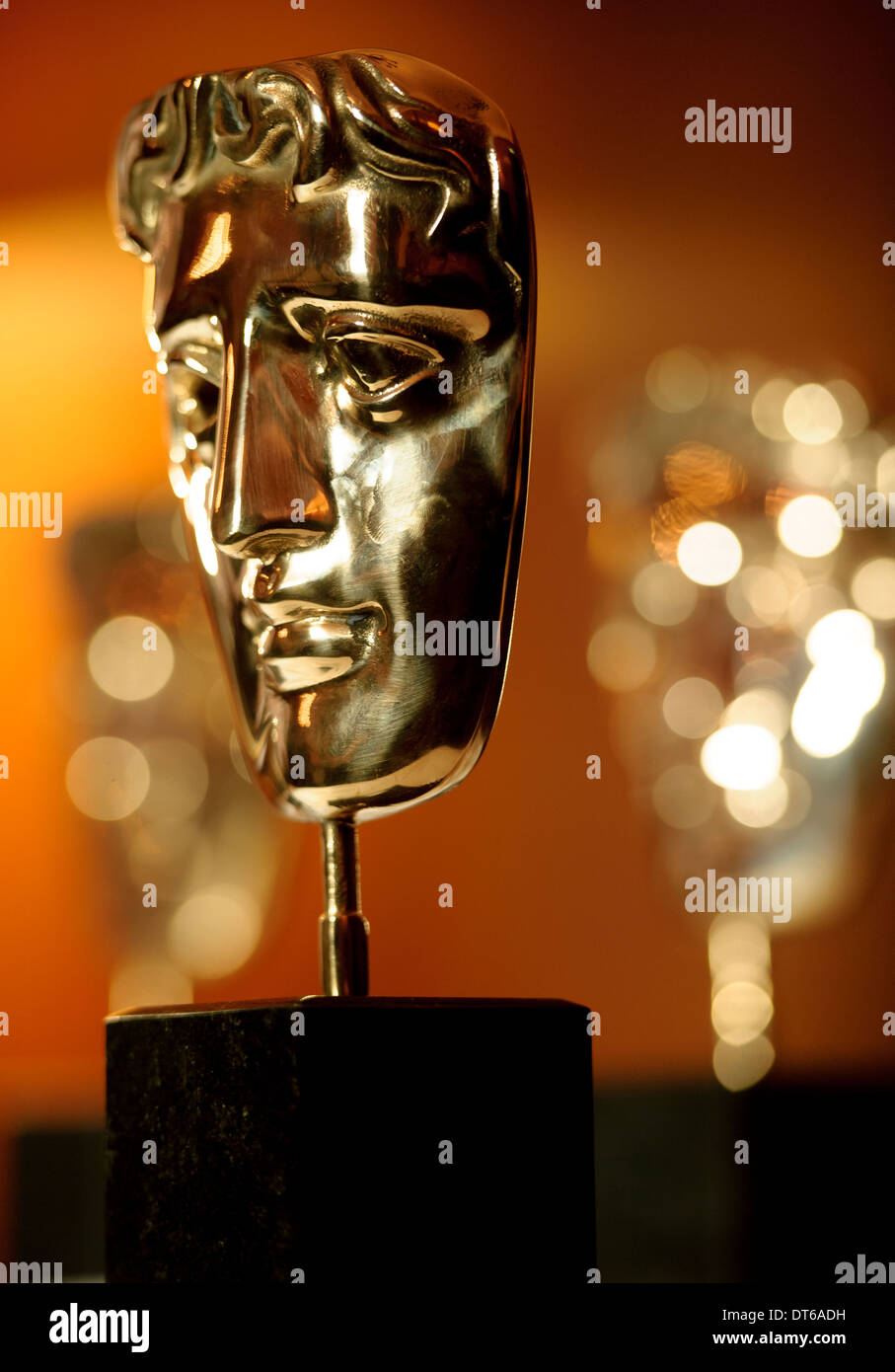 Die letzten Vorbereitungen sind BAFTA Awards vor der 2014 British Academy of Film and Television Arts getroffen. Stockfoto