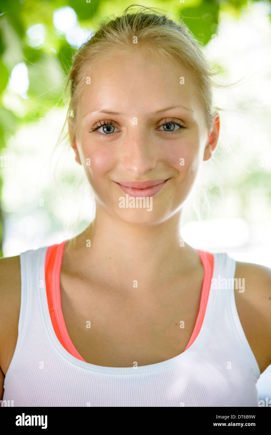 Porträt von weiblichen Basketball-Spieler im Park hautnah Stockfoto