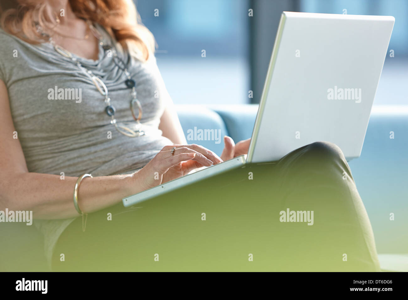 Geschäftsfrau mit laptop Stockfoto