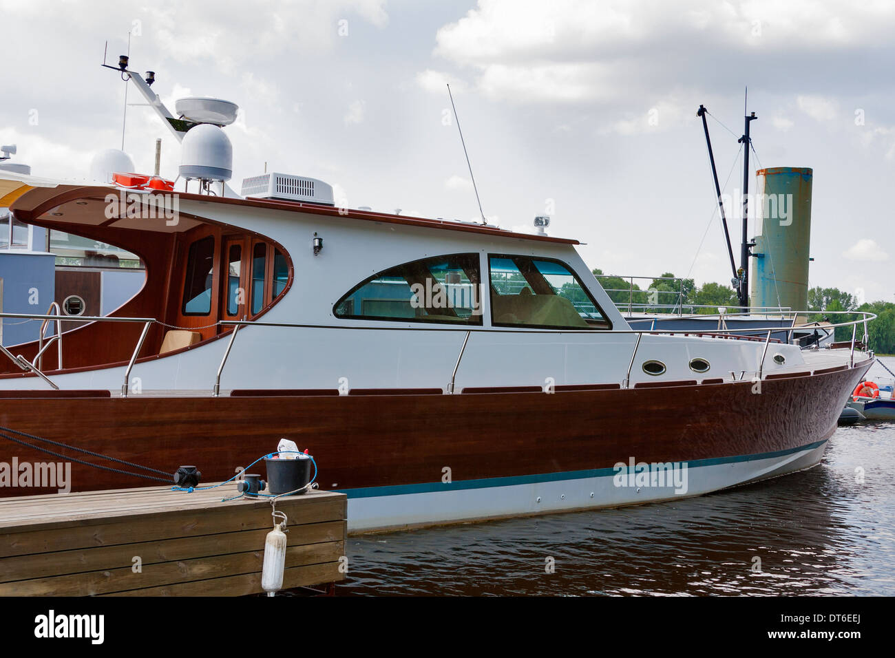 braun weiß Luxus Yacht ankern closeup Stockfoto