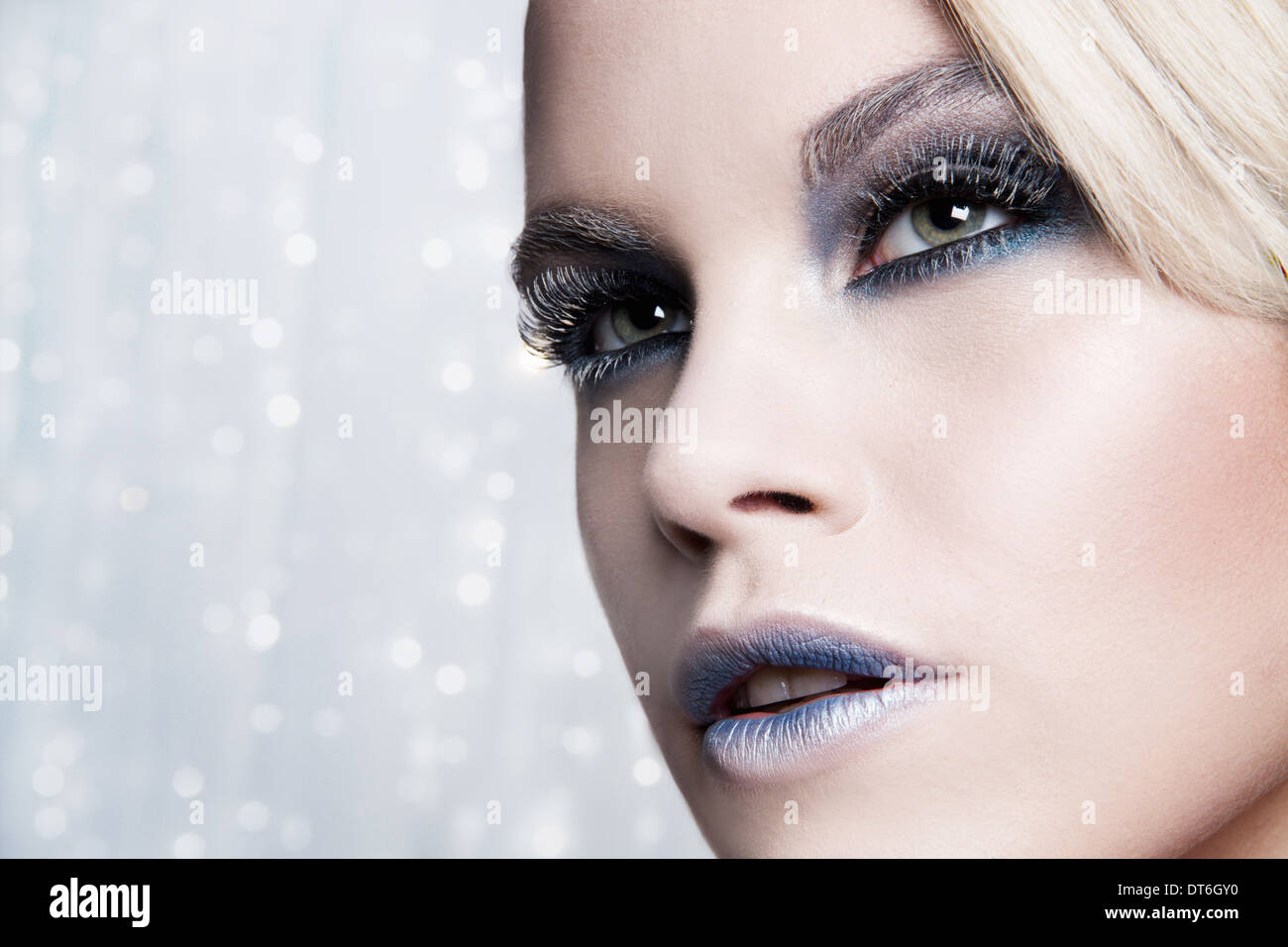 Nahaufnahme von Frau glitzernden Hintergrund Stockfoto