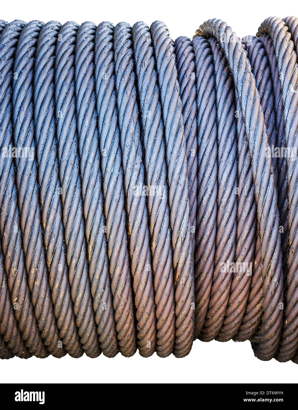 Spirale rostigen Stahl Kabeltrommel in Öl, isoliert auf weißem Hintergrund Stockfoto