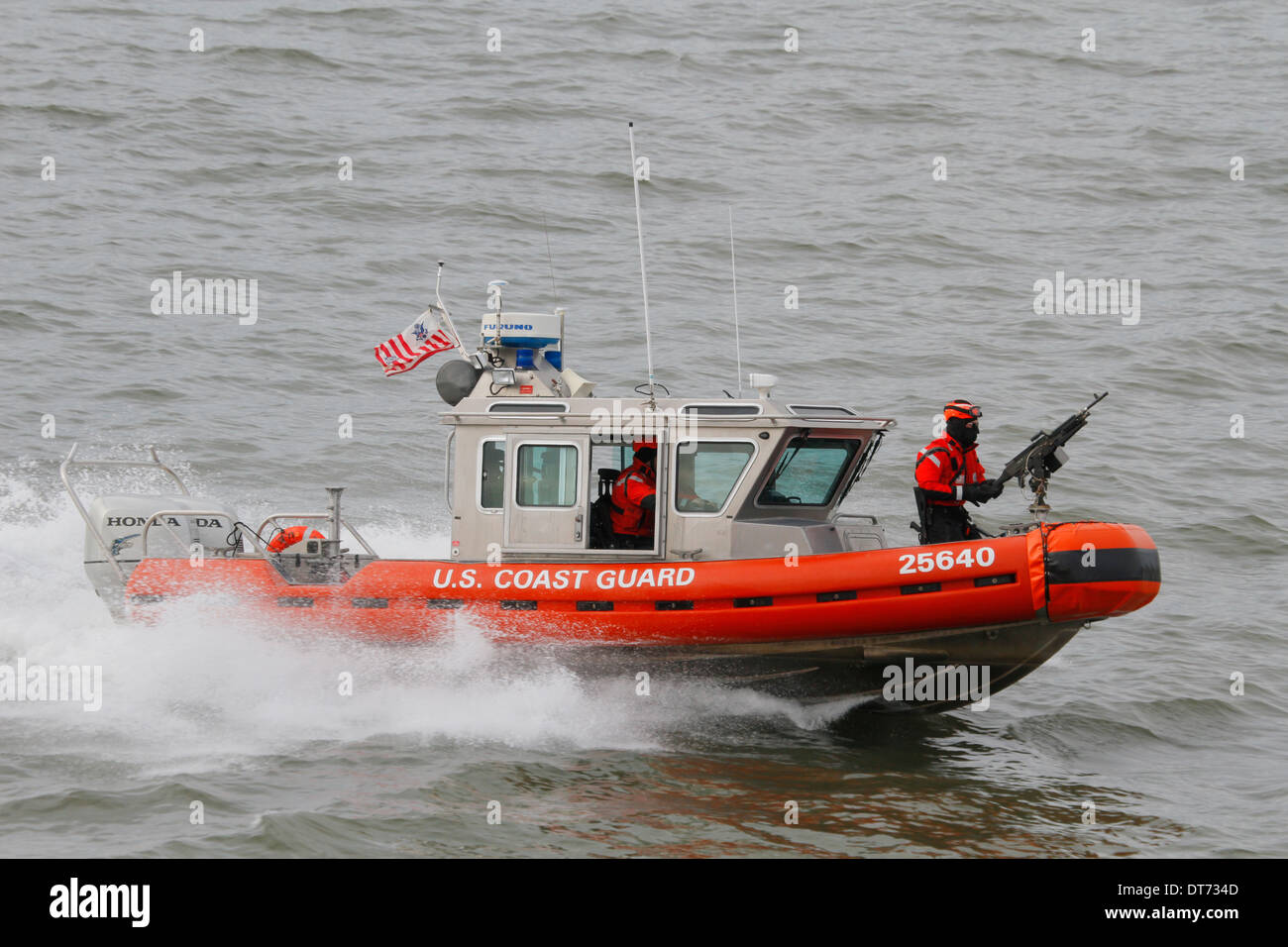 RB-S Antwort Boot kleines "Defender" Klasse Coast Guard Schiff eskortieren NYC Staten Island Ferry auf Super Bowl Sonntag auf 02.02.2014 Stockfoto