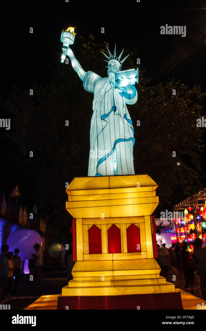 Freiheitsstatue in Laternenfest, Chiang Mai, Thailand. Stockfoto