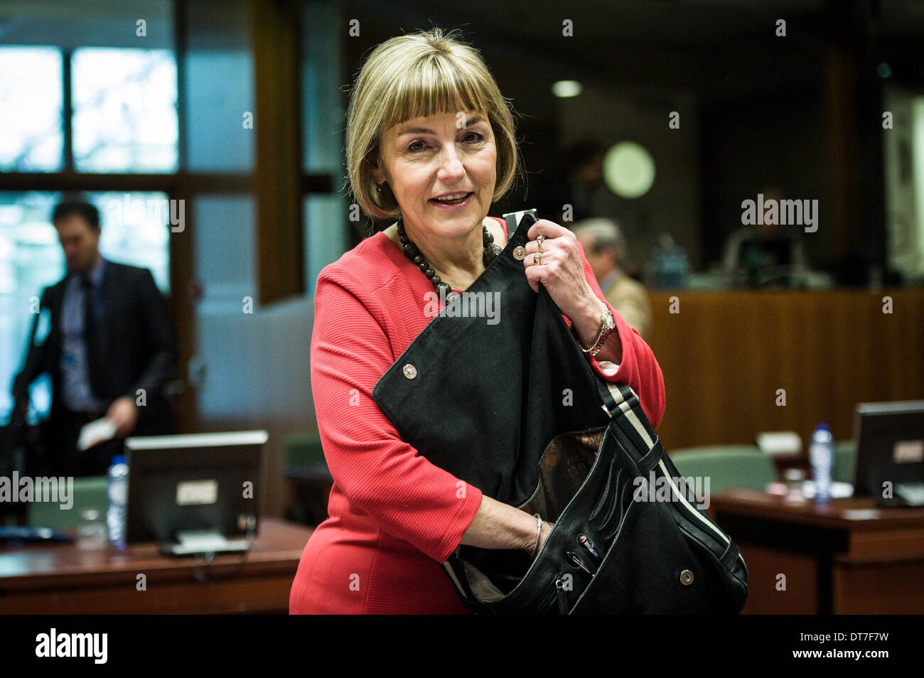 Kroatische Vize-Premierminister Vesna Pusic während allgemeine Angelegenheit Rat European Affairs Minister am Sitz des Europäischen Rates in Brüssel, Belgien auf 11.02.2014, die Minister eine Entscheidung über die Genehmigung für das Inverkehrbringen für Zwecke der Anbau von gentechnisch verändertem Mais 1507 treffen. Der Rat setzte auch eine militärische Operation, zu einer sicheren Umgebung in der Zentralafrikanischen Republik, als autorisierte der Sicherheitsrat der Vereinten Nationen in Auflösung 2134 beizutragen. von Wiktor Dabkowski Stockfoto