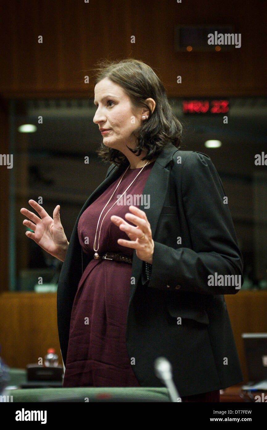 Birgitta Ohlsson Hauptsitz der schwedische Minister für Angelegenheiten der Europäischen Union im allgemeinen Angelegenheit Rat European Affairs Minister beim Europäischen Rat in Brüssel am 11.02.2014, die Minister eine Entscheidung über die Genehmigung für das Inverkehrbringen für Zwecke der Anbau von gentechnisch verändertem Mais 1507 treffen. Der Rat setzte auch eine militärische Operation, zu einer sicheren Umgebung in der Zentralafrikanischen Republik, als autorisierte der Sicherheitsrat der Vereinten Nationen in Auflösung 2134 beizutragen. von Wiktor Dabkowski Stockfoto