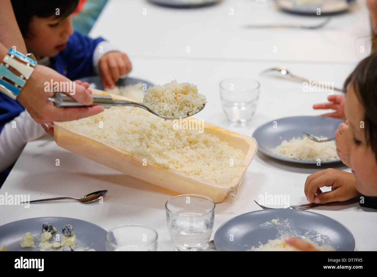 Schule-Mahlzeit für kleine Kinder Stockfoto
