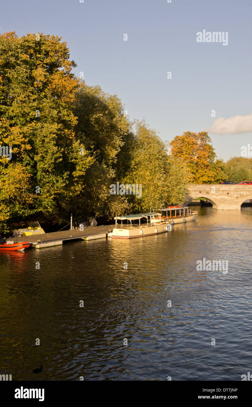 Sportboote am Fluss Avon Stockfoto