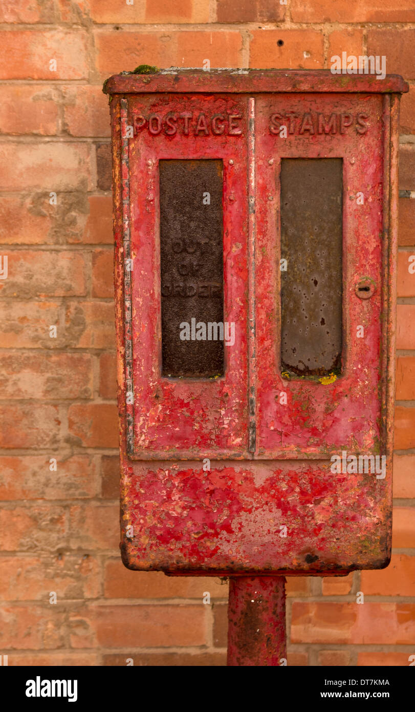 Alte Briefmarke Dispenser Stockfoto