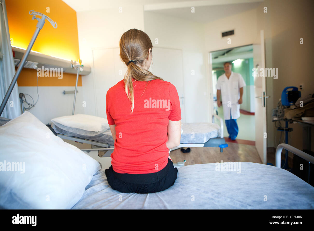 FRAU IM KRANKENHAUS Stockfoto