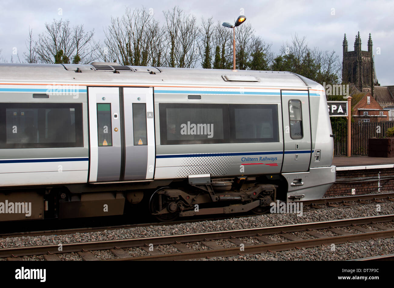 Chiltern Railways Zug in der neuen grauen Livree Haltestelle Leamington Spa, Warwickshire, UK Stockfoto