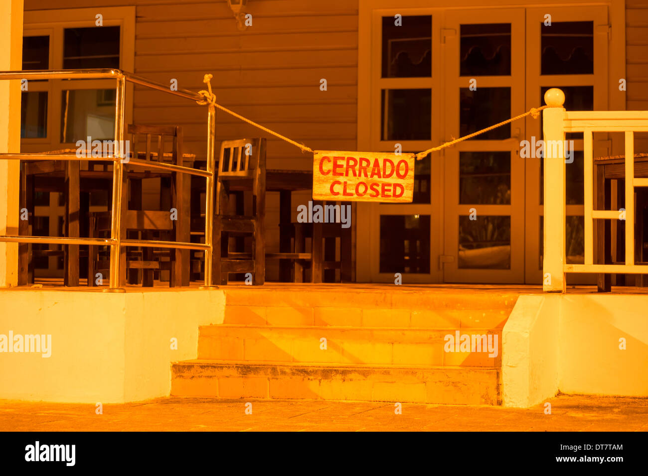 die Zeichen des Gebäudes ist geschlossen, café Stockfoto