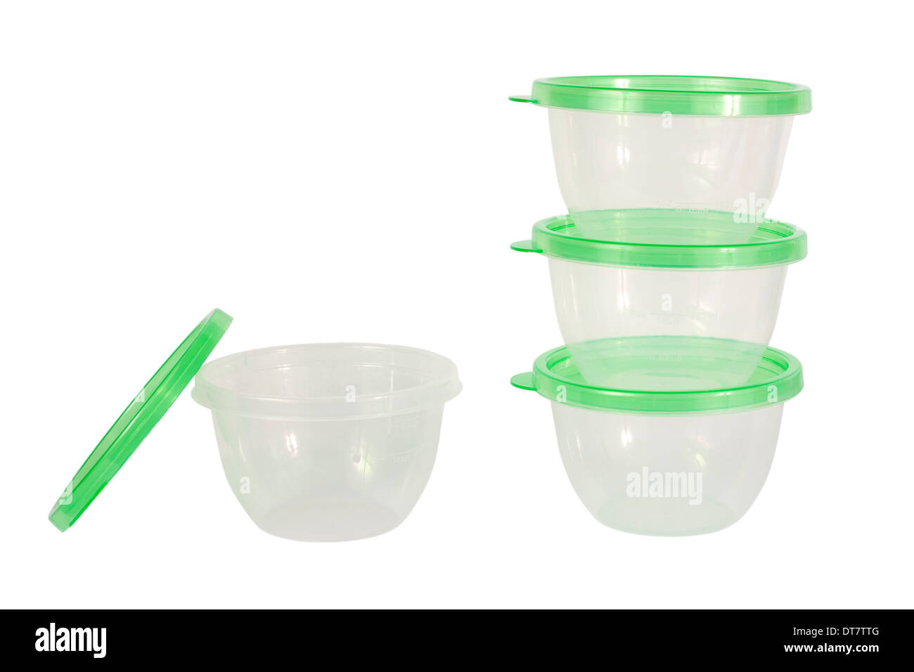 Stapel von vier grünen Kunststoff Lagerbehälter isoliert auf weißem Hintergrund Stockfoto